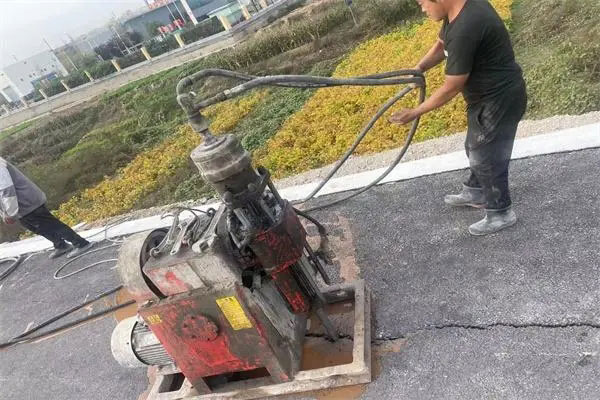 马路面下沉注浆加固